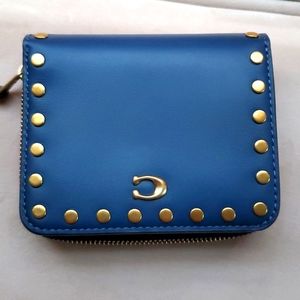 Wallet never used to small for my bag.